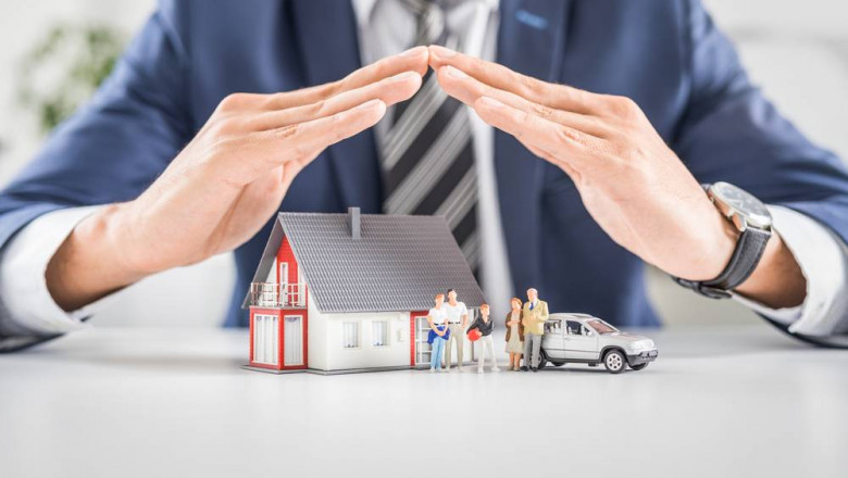 10 Reasons You Should Hire An Insurance Broker!