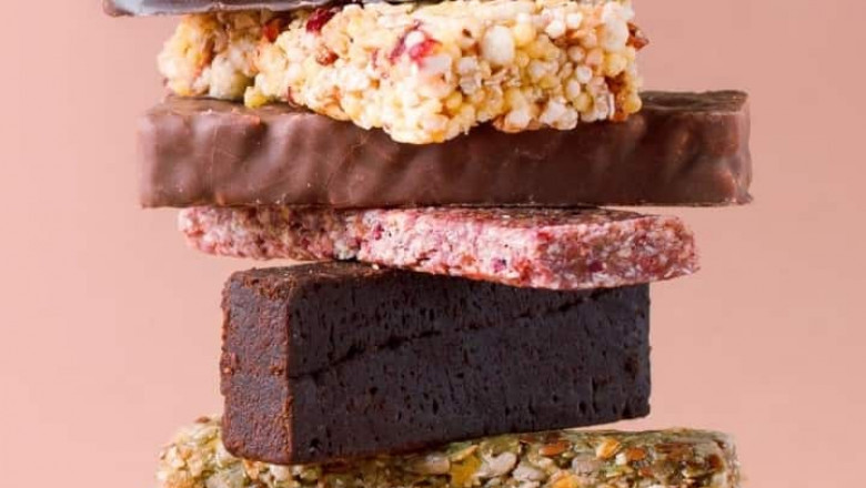 Protein bars are delicious treats that are packed with protein.
