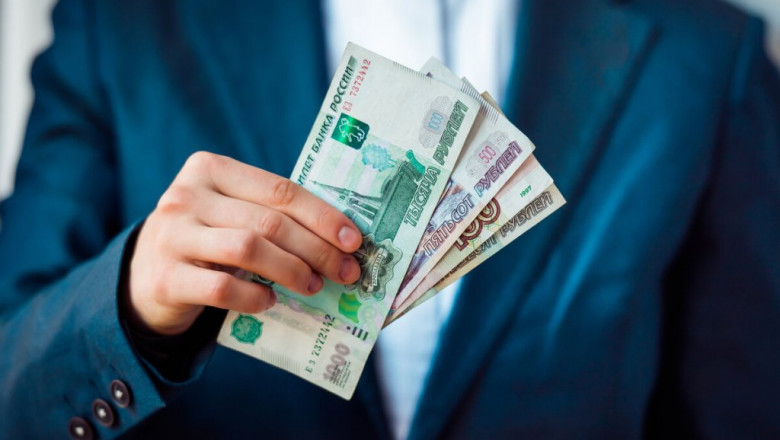 Financial Services Help Manage Money