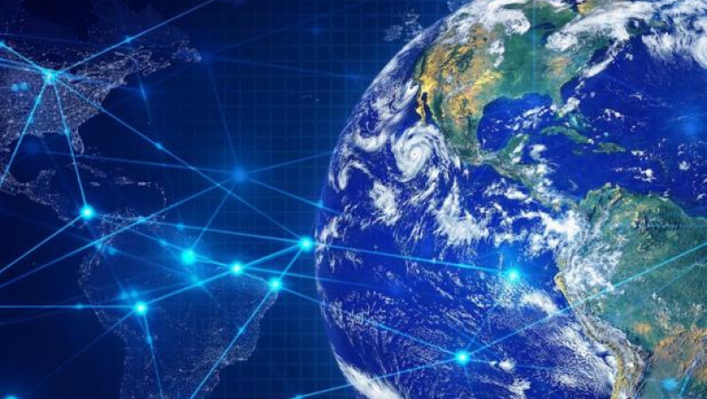 What problems does Corda Blockchain want to solve?and its key features