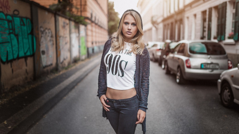 wholesale women's t shirts - Stock these T-shirts to get more money from your business!