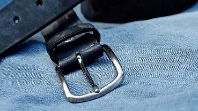 What kind of belt to wear with jeans