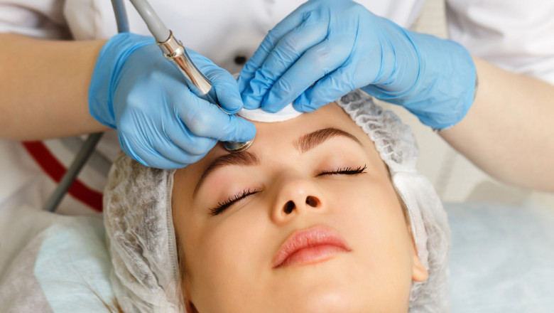 Cosmetologist – Cosmetology Career Now – 1st Choice CE  Renewal Courses