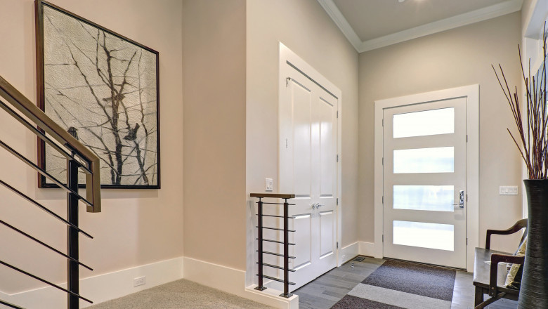 7 Entryway Arts That Make a Stunning First Impression in 2022