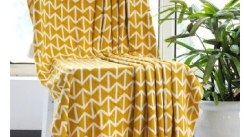 5 Best Throws to buy in this Spring Season