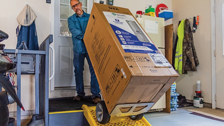 How Material Moving Equipment Makes Building or Remodeling a Home Easier