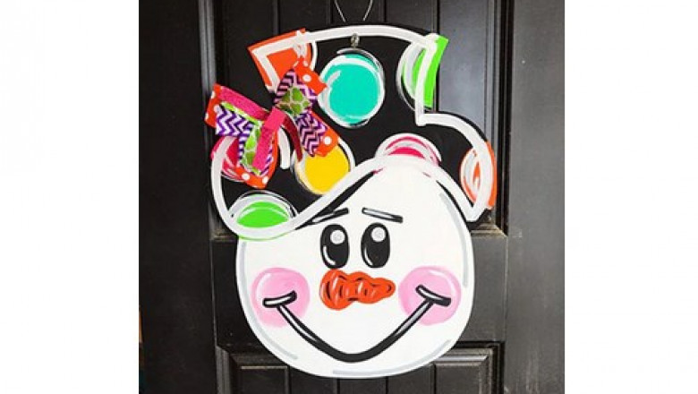 Exterior door décor to increase your curb appeal