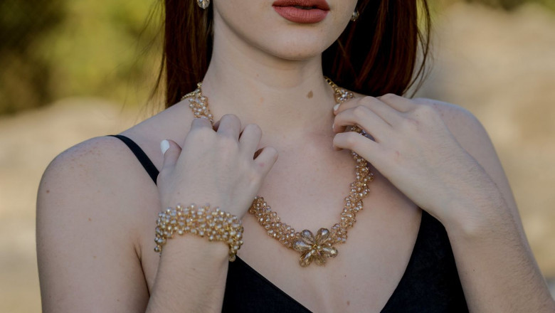 Ways To Flourish Your Store With Wholesale Women's Accessories!
