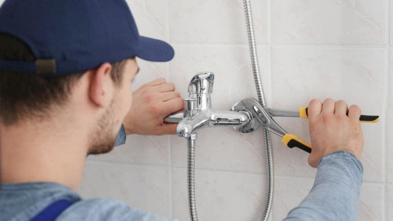 How to Fix and Maintain a Bathroom Showerhead?