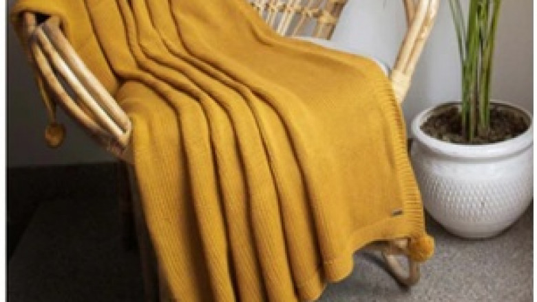 5 Colourful Throws to Ring in the Spring Season