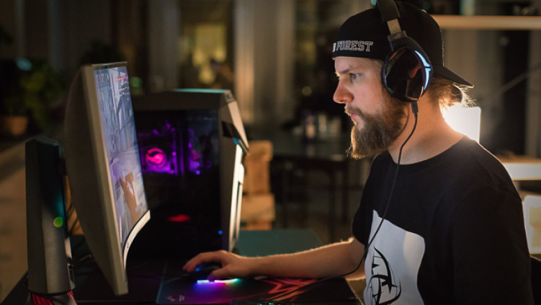 10 Different things included in CS GO Stash?