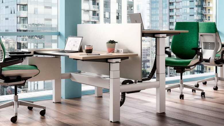 Importance of height adjustable desk UAE Furniture