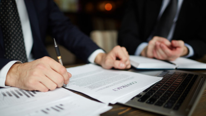 Business Lawyers – How to Choose the Right One
