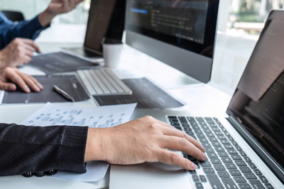 How and Find and Hire PWA Developer | Optymize