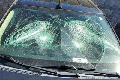 Auto Glass Tulsa Replacement vs Repair- Which Seems Better?