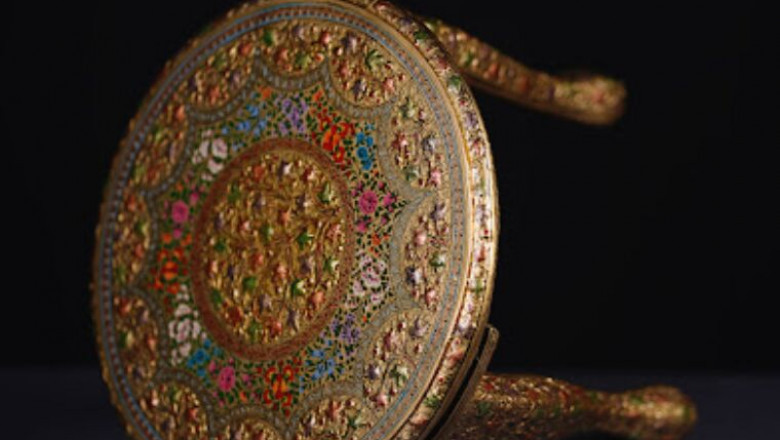 Walnut Wood Carving | Carved Walnut Wood - THE CHINARS