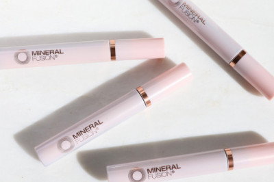 Mineral Makeup Techniques for a Flawless Glamping Vacation