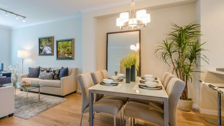 How to Stage a Dining Room Table