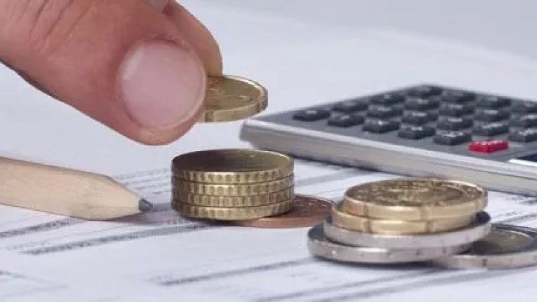 Outsourcing Payroll Services in Singapore Vs Doing it In-house