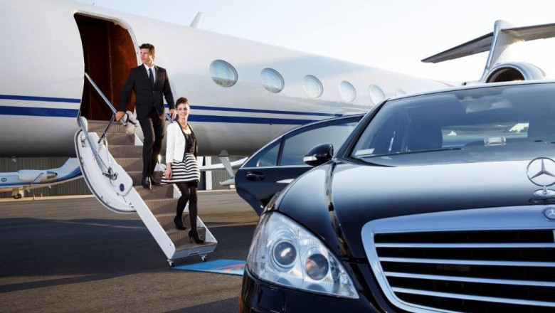 There are six common mistakes people make when renting Luxury cars