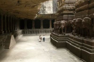 Who built Ellora Caves and why?