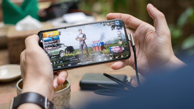 Amazing Advantages of Playing Mobile games