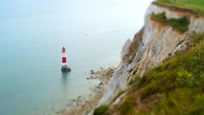 li jian min zhi ye hui ji shi shi wu suo 14 businesses doing a great job at zhai wu zhong zu