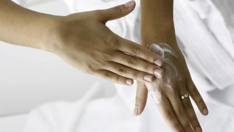 Keep Your Hands Protected From The Sun &amp; Dryness With These 5 Simple Steps