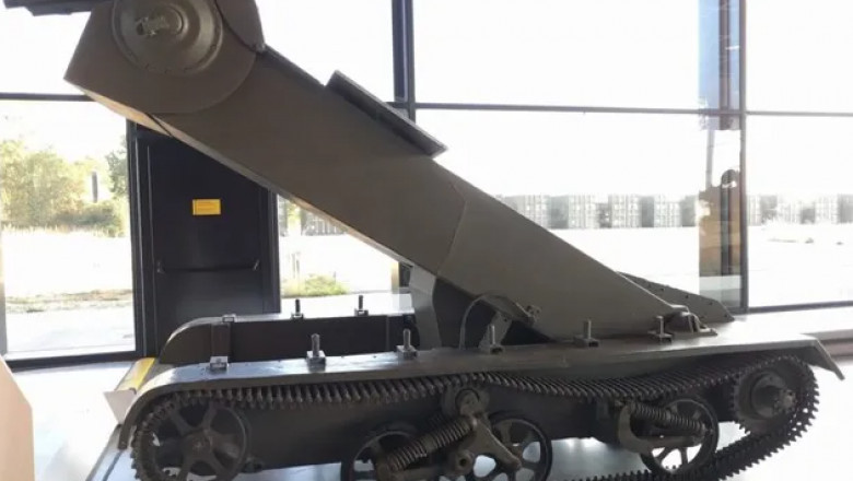 Praying Mantis – A Machine Designed to Fire Over Obstacles