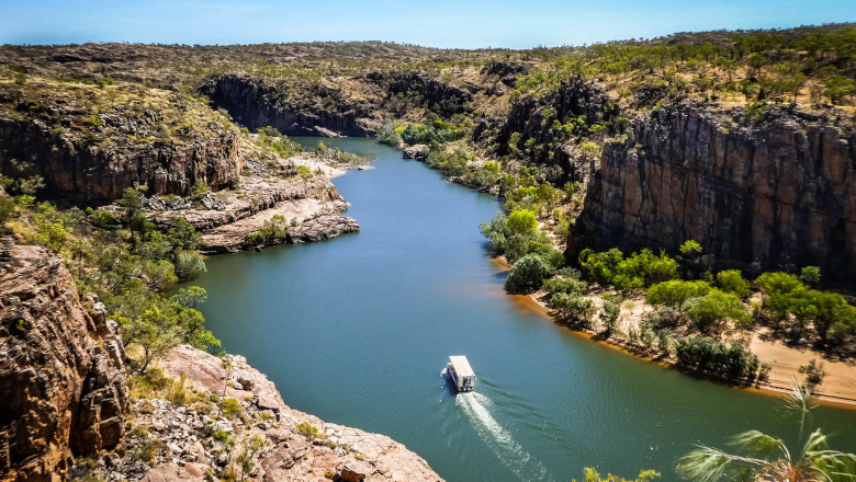 How to choose the perfect group tours kakadu?
