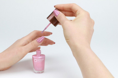 DIYing Your Manicure: 5 Perks to Doing Your Nails at Home