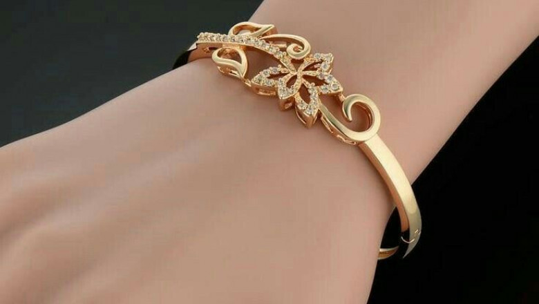 How to Shop for Bracelets Online