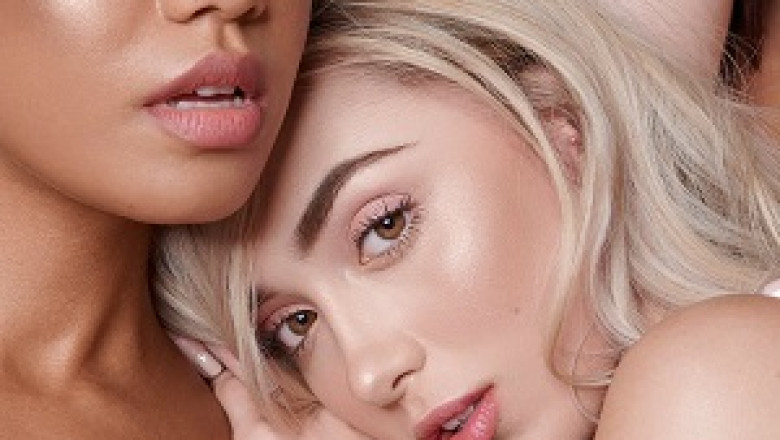 Five Accessories to Make Your Bedroom Hot!