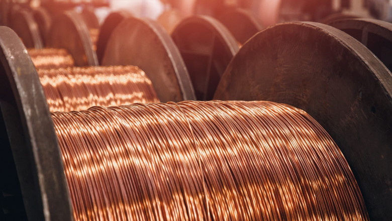 Copper-Clad Steel Wire (CCS) combines the strength of steel as its core with the conductivity of copper as its outer layer.