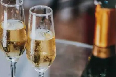 Best 7 White Wines to Gift Your Wine-Loving Boss