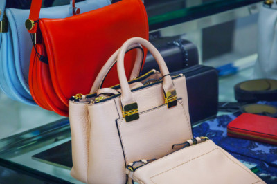 Handbag that makes the head turn wherever they go