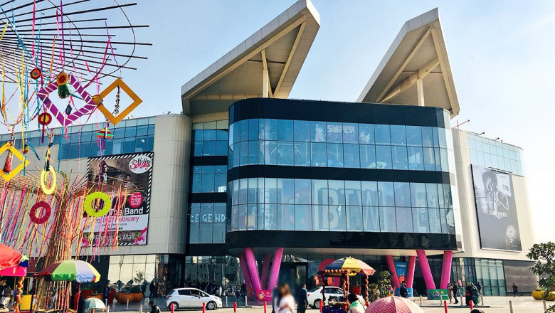 Packages Mall is best mall in Pakistan.