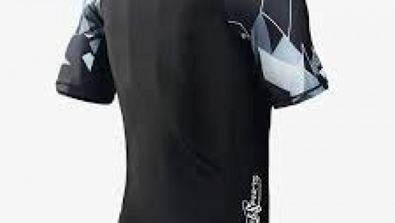 Benefits of rash guard over traditional clothing