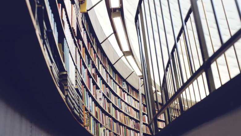 10 facebook pages to follow about apophrakseis ste boula