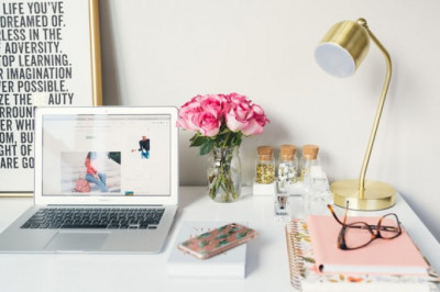 Sedentary reminder function for height adjustable standing desk