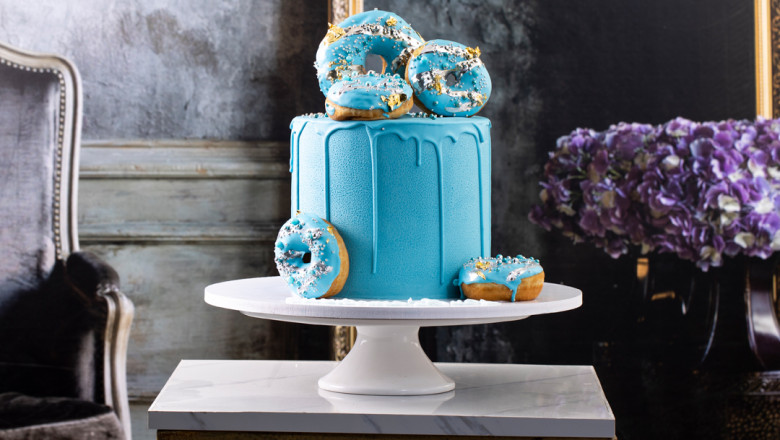 Visit Papillon Cake for the most delectable 'Blue Gold Donuts Cake'