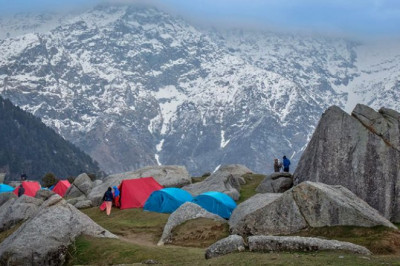 Best time to visit Laka Glacier Trek