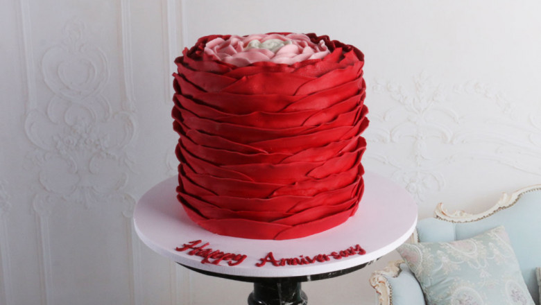 Gift a ‘Ruffle Rose Cake’ to your Sweetheart