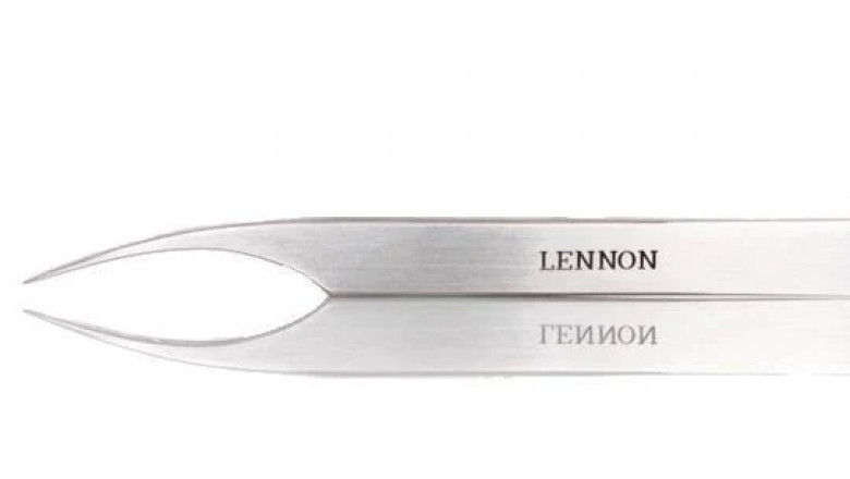 How to Choose the Right Eyelash Tweezers