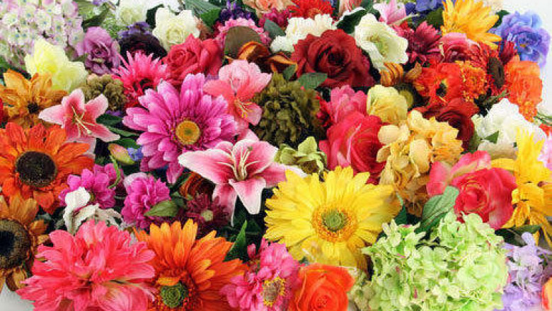 How to clean artificial flowers?