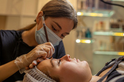 The Complete Brow Shaping Kit