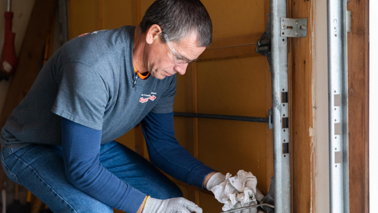 Warning Signs Why You Need A New Garage Door: