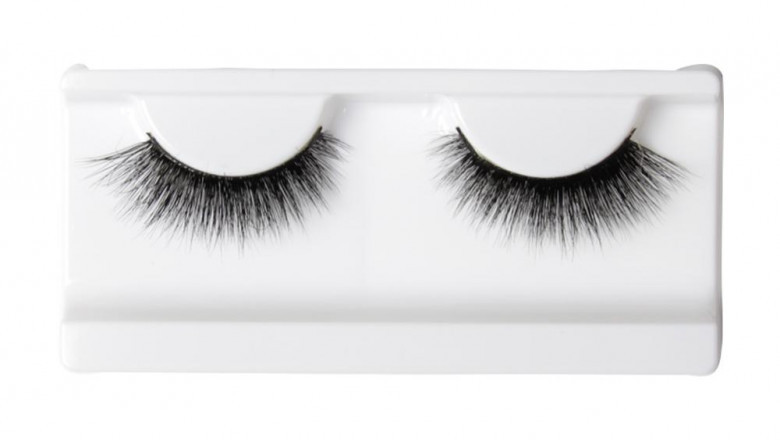 How To: Apply False Eyelashes