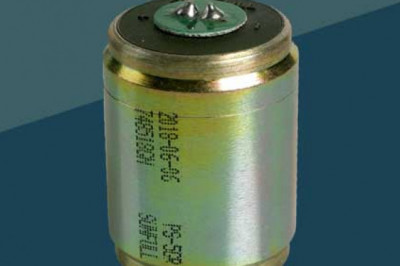 Seismic type velocity transducer