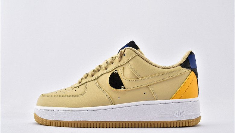 Nike SB Dunks On Sale one-handed lock and release